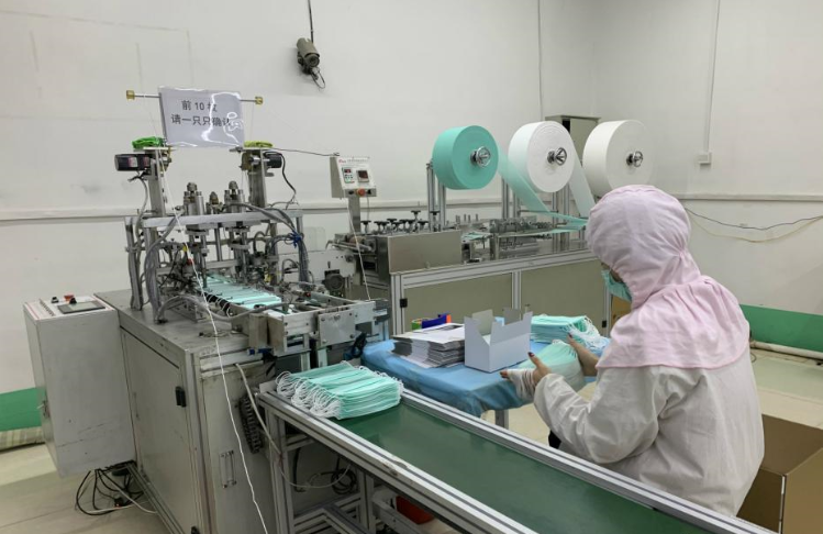 跨界抗疫 富士康轉產口罩與醫護人員防護用品零售的深度解析